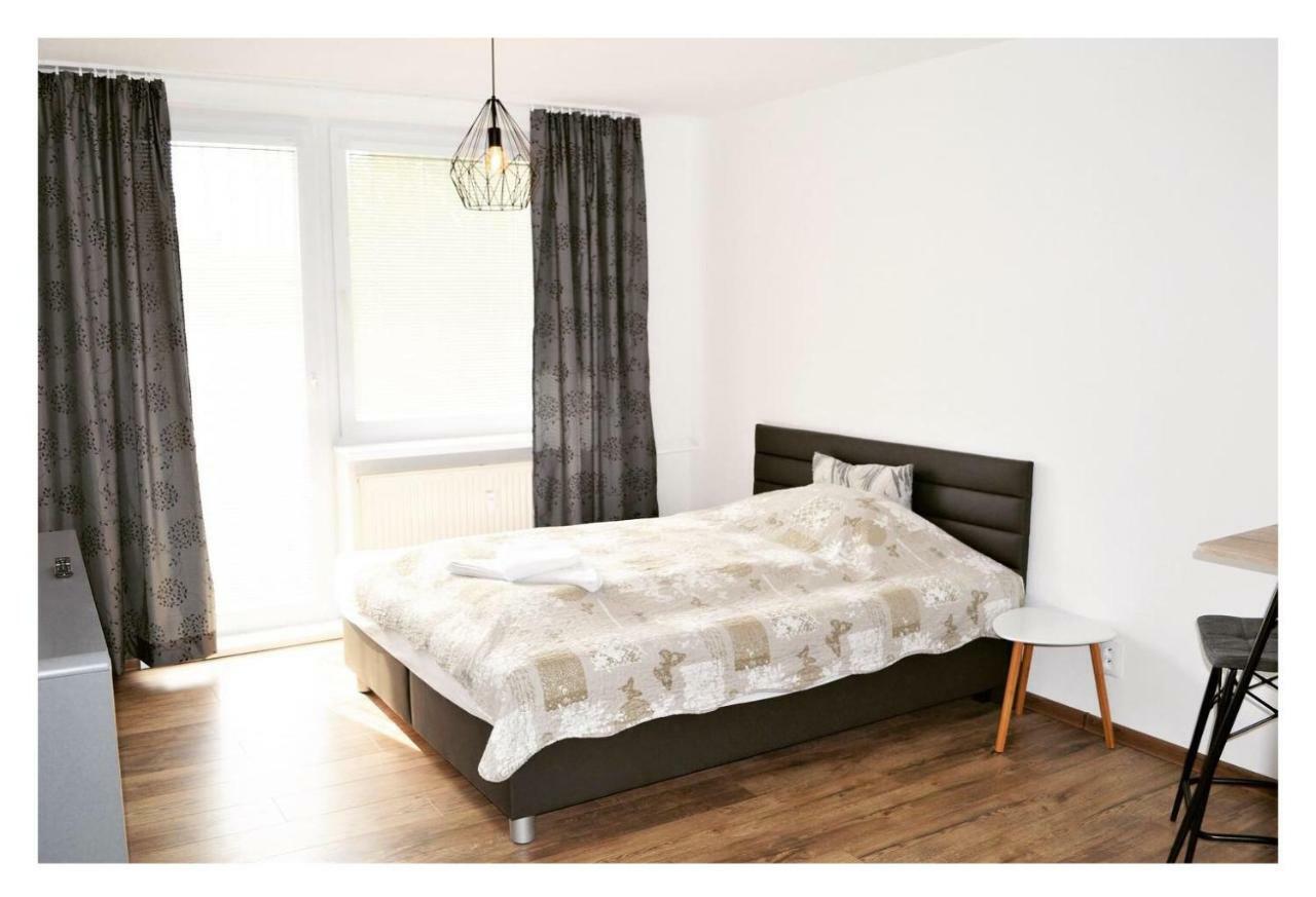 Sgl Apartments Lavickova Тренчин Екстер'єр фото